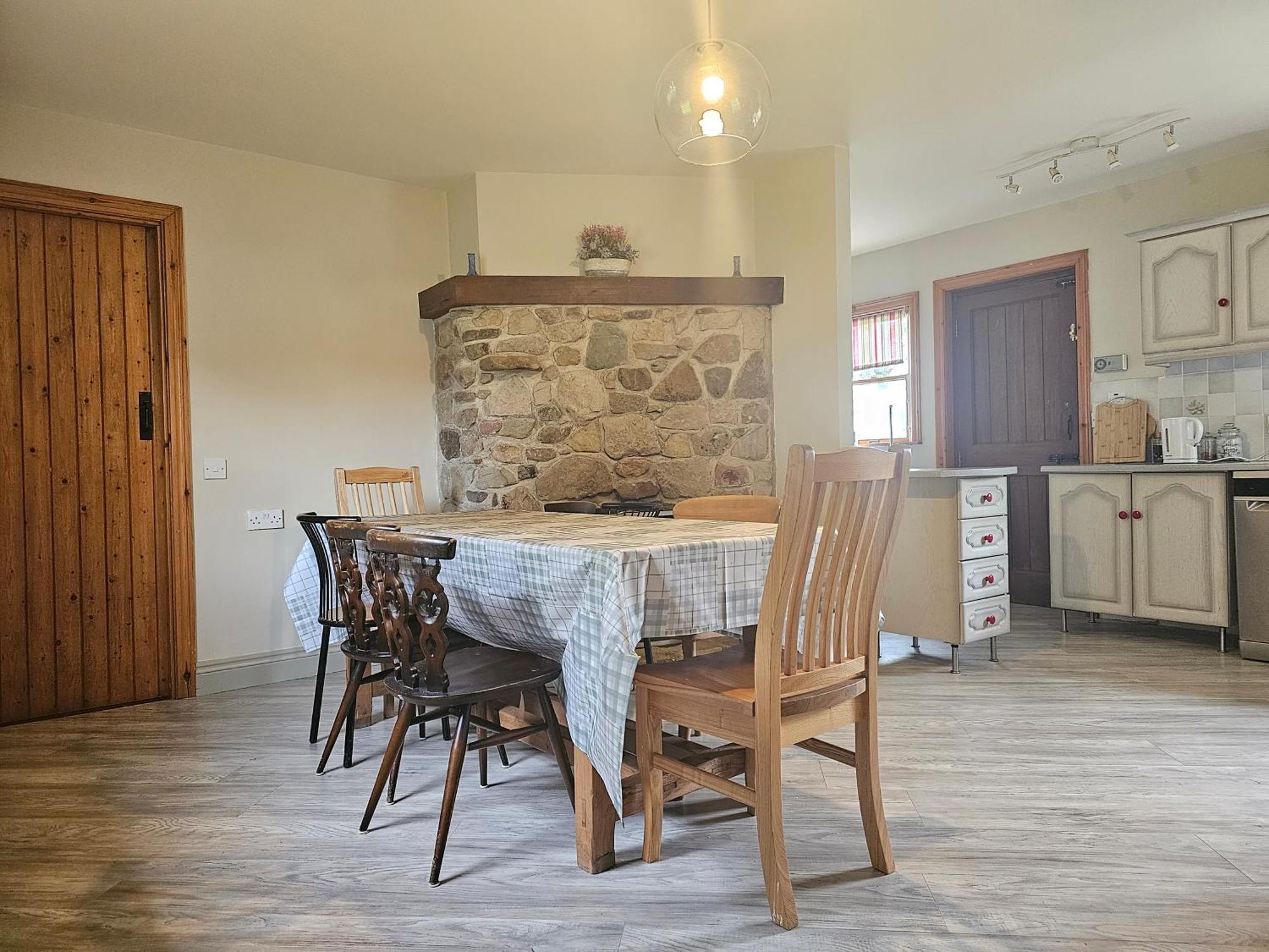 Longford Holiday Red Rose Self Catering Cottage Ngoại thất bức ảnh